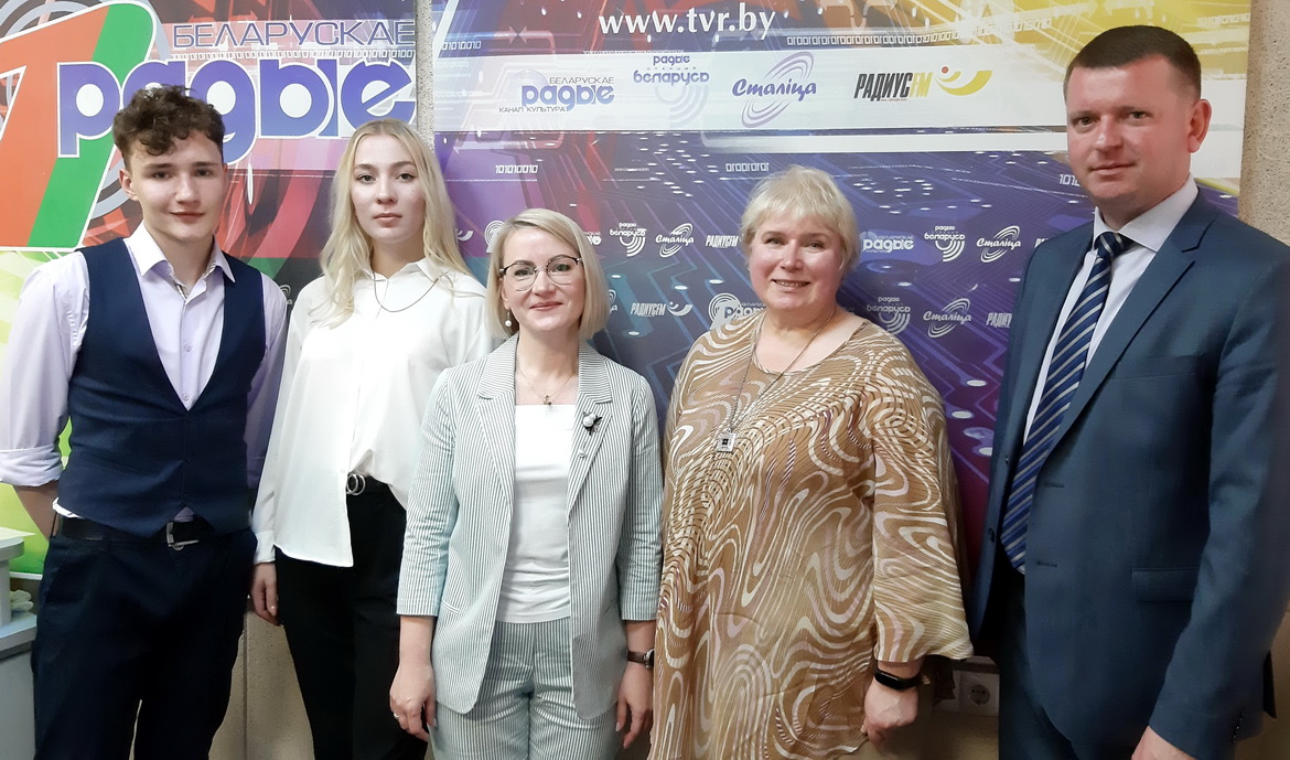 ЛЕТА ПРАВОДЗІМ ЗМЯСТОЎНА, ЦІКАВА, З КАРЫСЦЮ (аўдыё)