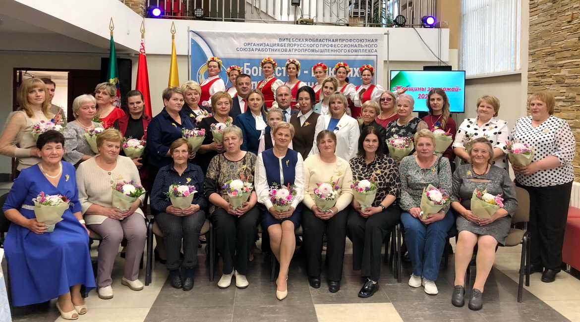 Ацанілі ўклад жанчын на жніве – «Свая зямля»