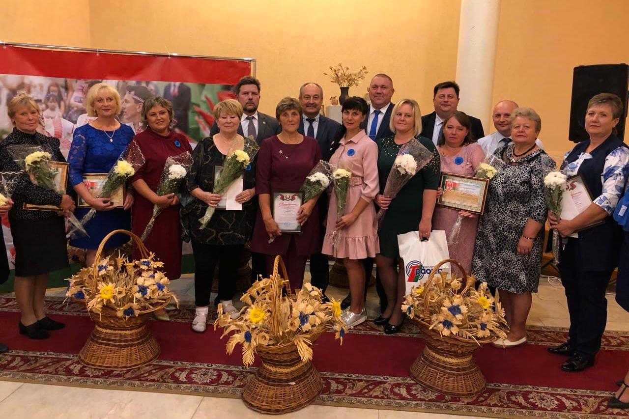 НА ФІНІШЫ ЎБОРАЧНАЙ: У РЭСПУБЛІКАНСКАЙ АКЦЫІ «ЖАНЧЫНЫ НА ЖНІВЕ» – НОВЫ АДРАС!