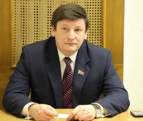 Ігар Марзалюк: уручэнне пашпартоў у Дзень Канстытуцыі - знакавая падзея для пакалення, якое вырасла ў суверэннай Беларусі (аўдыё) Ігар Марзалюк: уручэнне пашпартоў у Дзень Канстытуцыі - знакавая падзея для пакалення, якое вырасла ў суверэннай Беларусі (аўдыё)