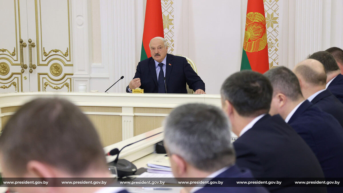 Президент собрал совещание по вопросам развития БНБК и проведения мелиорации