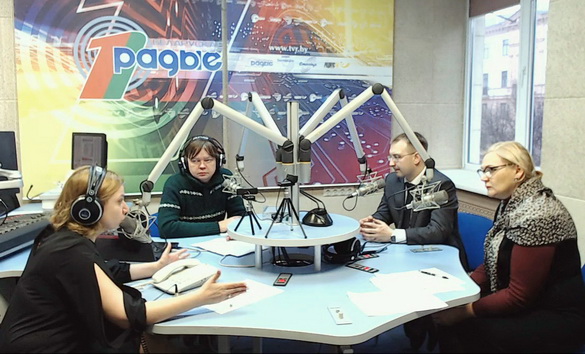А ў вас у тэлефоне ёсць праграма сувязі з вашым дэпутатам? – «Актуальны мікрафон» (відэа+аўдыё) А ў вас у тэлефоне ёсць праграма сувязі з вашым дэпутатам? – «Актуальны мікрафон» (відэа+аўдыё)