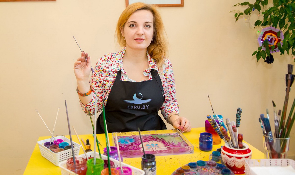 Эбру — гэта калі малююць фарбамі па вадзе. Высветлілася, што так можна! – «Настрой!» (аўдыё)