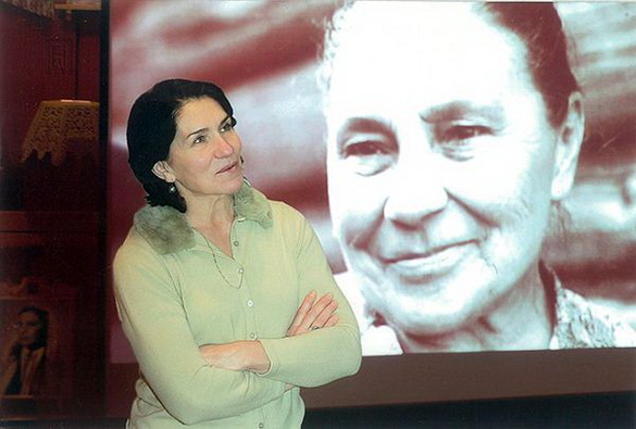 Успаміны Таццяны Пекур-Касцюнінай пра знакамітую маму Галіну Макараву – «Галерэя»