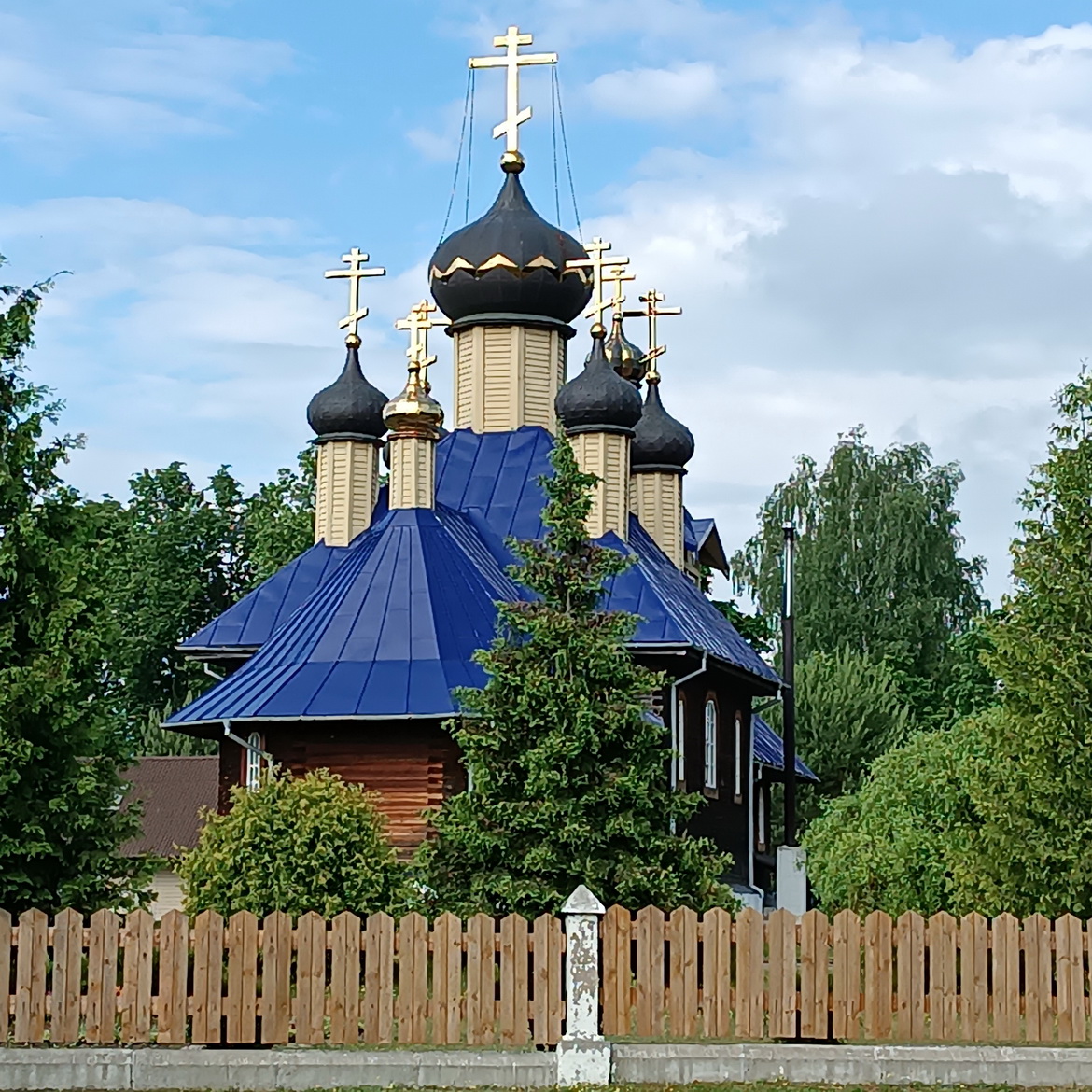 Святыни Вилейщины: Храм Собора белорусских святых и мемориал в память об исчезнувших деревнях – «Свет души»