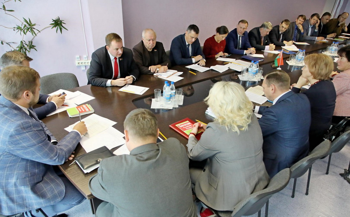 «Дыялог, а не канфрантацыя! Я так думаю, а вы?» Радыёблог Алены Давідовіч (аўдыё)