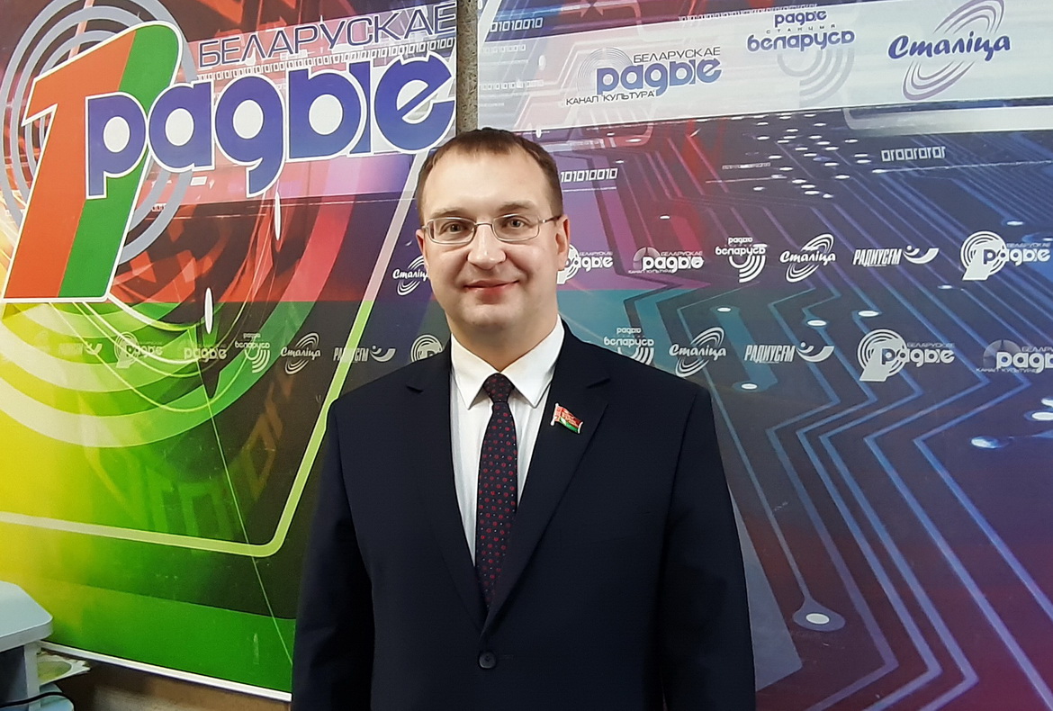 ПРАЕКТ КАНСТЫТУЦЫІ АБМЯРКОЎВАЕМ З ДЭПУТАТАМ СЯРГЕЕМ КЛІШЭВІЧАМ (аўдыё)