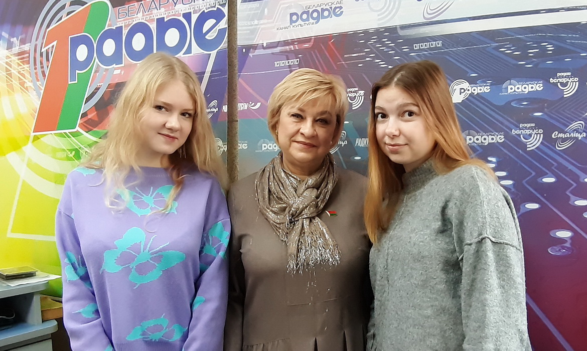 Стартовала акция "Наши дети"! Что в праздничных планах центра "Контакт"?