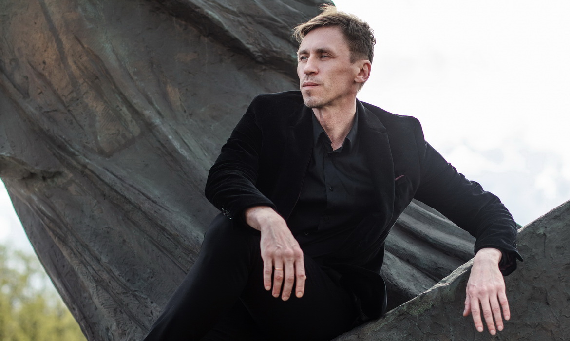 Анонс: НАСУСТРАЧ НОВАМУ ТЭАТРАЛЬНАМУ СЕЗОНУ З ІГАРАМ КОЛБАМ – «Настрой», 5.09.2022