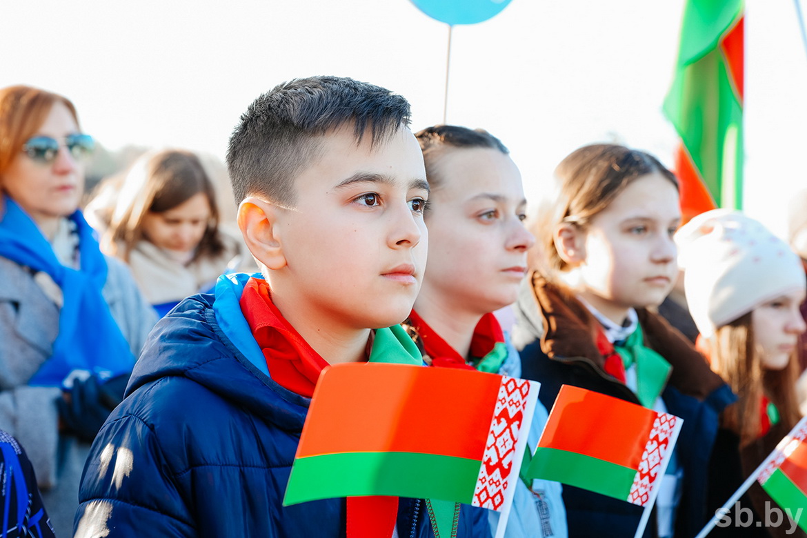 «Патрыётамі не нараджаюца, патрыётамі становяцца! Я так думаю, а вы?» Радыёблог Алены Давідовіч (аўдыё)