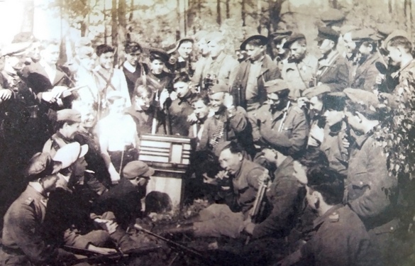 Падчас Вялікай Айчыннай вайны дыктараў вярталі з фронту, а ў эфіры прагучала 3270 перадач (аудыё)